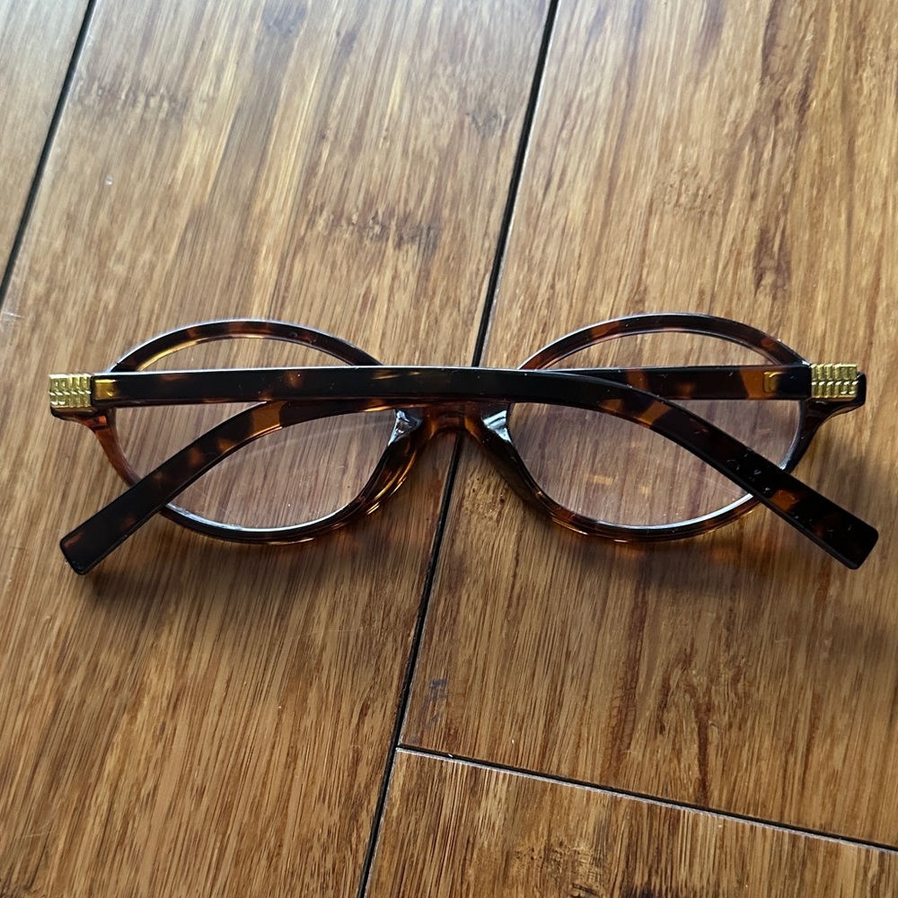 Tortoise Shell Women's Glasses - Picture 3 of 3